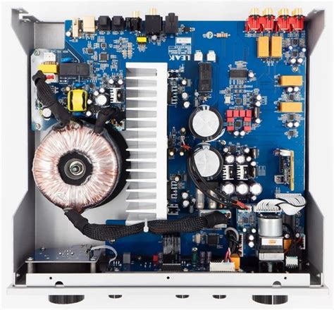 Leak Stereo 130 Integrated Amplifier and CDT CD Transport Review